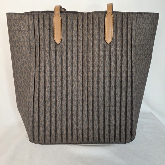 MICHAEL KORS Sinclair Large Pleated Monogram North South Tote Bag.  Excellent - Picture 2 of 10